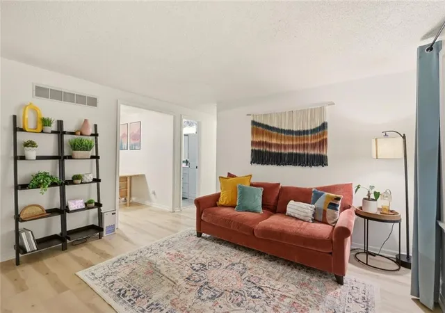 Photo 4 of Sale Pending at 10728 N Walnut St, Kansas City, MO 64155 | MLS# 2641454 | Listing updated on 2026-10-07
