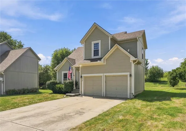 Photo 3 of Single family home for sale at 15214 S Albervan St, Olathe, KS 66062 | MLS# 2641470 | Listing updated on 2026-10-01