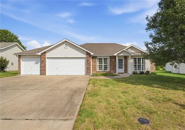 Photo 1 of Single family home for sale at 728 Country Ln, Raymore, MO 64083 | MLS# 2641472 | Listing updated on 2026-09-18