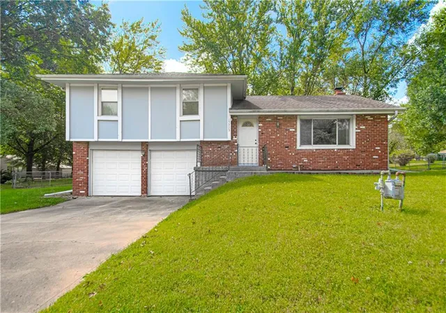 Photo 1 of Sale Pending at 15323 S Circle Dr, Basehor, KS 66007 | MLS# 2641474 | Listing updated on 2026-09-26