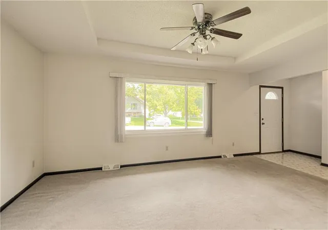 Photo 4 of Sale Pending at 15323 S Circle Dr, Basehor, KS 66007 | MLS# 2641474 | Listing updated on 2026-09-26