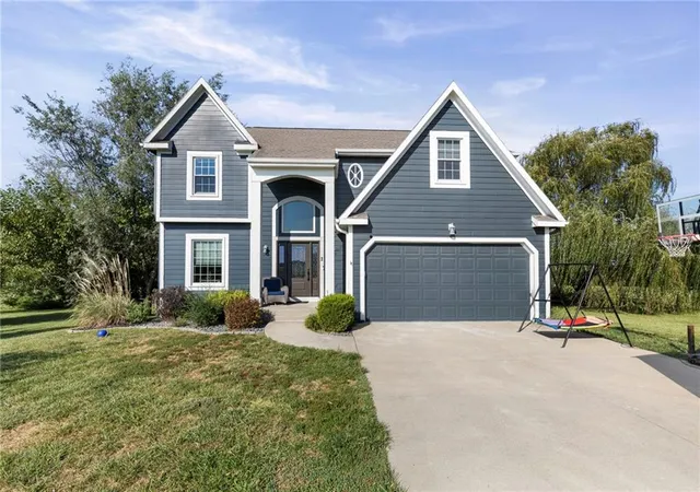 Photo 1 of Single family home for sale at 2 Fairview Dr, Ottawa, KS 66067 | MLS# 2641491 | Listing updated on 2026-10-02