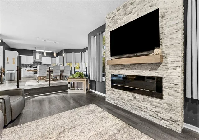 Photo 3 of Single family home for sale at 2 Fairview Dr, Ottawa, KS 66067 | MLS# 2641491 | Listing updated on 2026-10-02