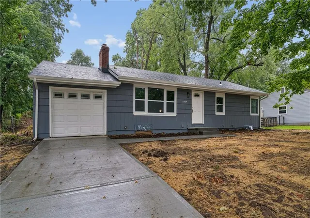 Photo 2 of Single family home for sale at 6809 W 72 Terrace, Overland Park, KS 66204 | MLS# 2641493 | Listing updated on 2026-09-13