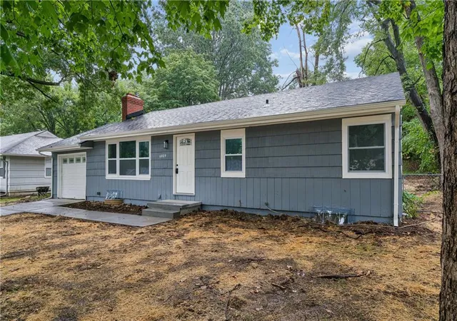 Photo 3 of Single family home for sale at 6809 W 72 Terrace, Overland Park, KS 66204 | MLS# 2641493 | Listing updated on 2026-09-13