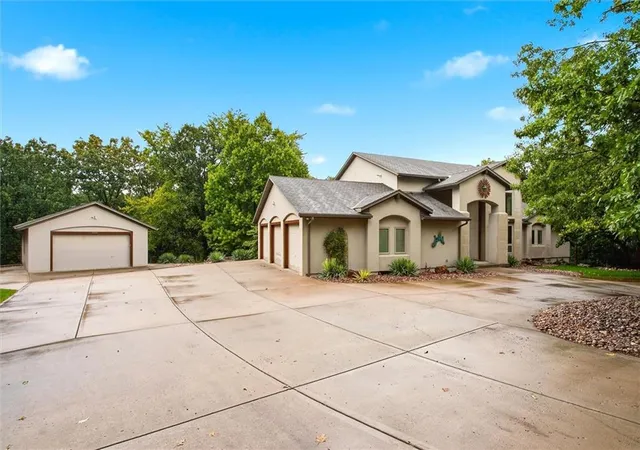 Photo 3 of Single family home for sale at 5630 Legler St, Shawnee, KS 66217 | MLS# 2641496 | Listing updated on 2026-10-06