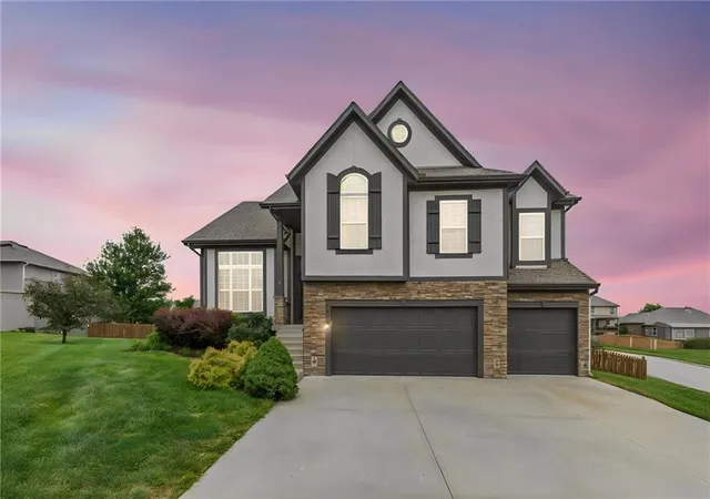 Photo 1 of Single family home for sale at 10200 Ne 102nd Street, Kansas City, MO 64157 | MLS# 2641498 | Listing updated on 2026-09-12