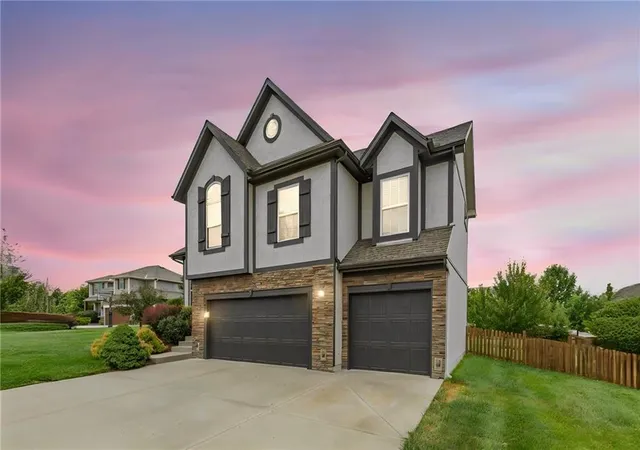 Photo 2 of Single family home for sale at 10200 Ne 102nd Street, Kansas City, MO 64157 | MLS# 2641498 | Listing updated on 2026-09-12