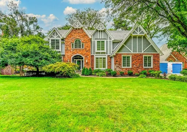 Photo 1 of Single family home for sale at 1905 Indian Hills Dr, Blue Springs, MO 64015 | MLS# 2641504 | Listing updated on 2026-09-22