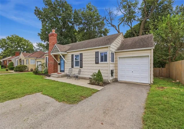 Photo 2 of Sale Pending at 5011 W 51st Street, Roeland Park, KS 66205 | MLS# 2641505 | Listing updated on 2026-09-27