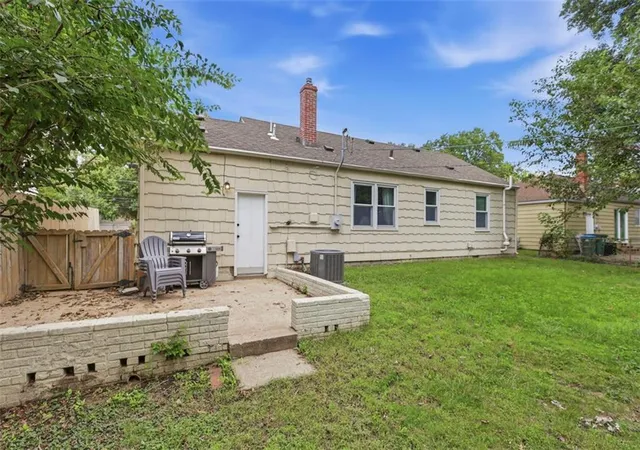 Photo 3 of Sale Pending at 5011 W 51st Street, Roeland Park, KS 66205 | MLS# 2641505 | Listing updated on 2026-09-27