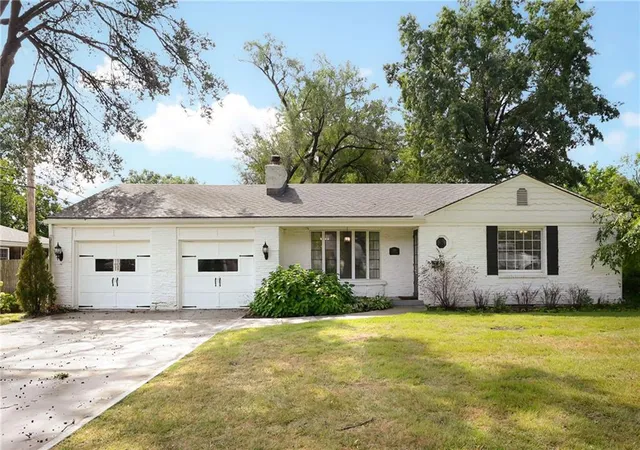 Photo 2 of Single family home for sale at 7001 W 68th Street, Overland Park, KS 66204 | MLS# 2641508 | Listing updated on 2026-10-08