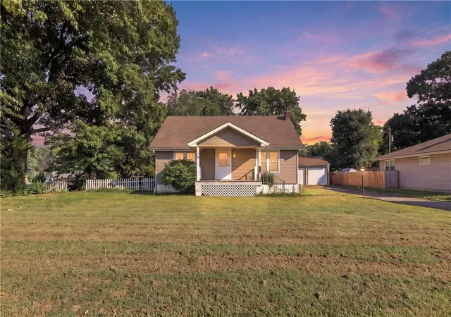 Photo 1 of Single family home for sale at 219 W 4th Street, Tonganoxie, KS 66086 | MLS# 2641511 | Listing updated on 2026-10-28