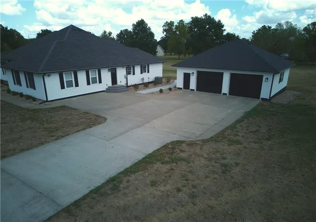 Photo 3 of Sale Pending at 12596 E Oliver Pass, Nevada, MO 64772 | MLS# 2641526 | Listing updated on 2026-09-13