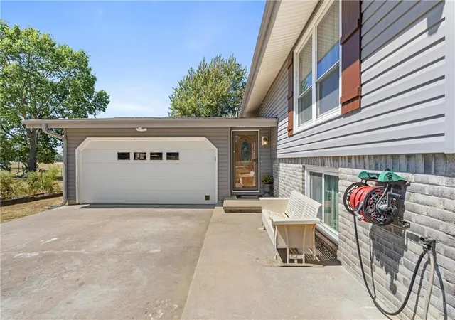 Photo 3 of Single family home for sale at 1679 Cr 3950, Coffeyville, KS 67337 | MLS# 2641539 | Listing updated on 2026-09-17