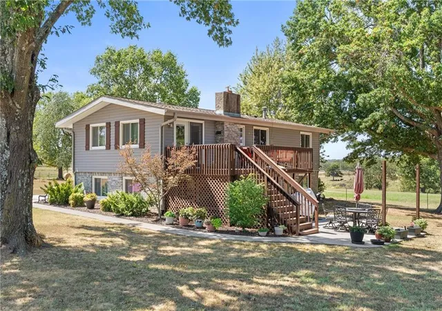 Photo 4 of Single family home for sale at 1679 Cr 3950, Coffeyville, KS 67337 | MLS# 2641539 | Listing updated on 2026-09-17