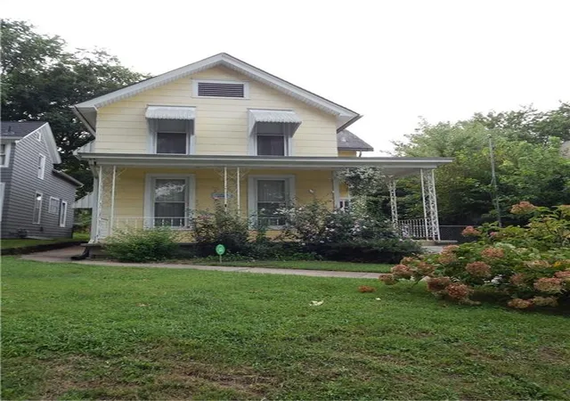 Photo 2 of Single family home for sale at 910 Columbia Ave, Leavenworth, KS 66048 | MLS# 2641553 | Listing updated on 2026-09-21