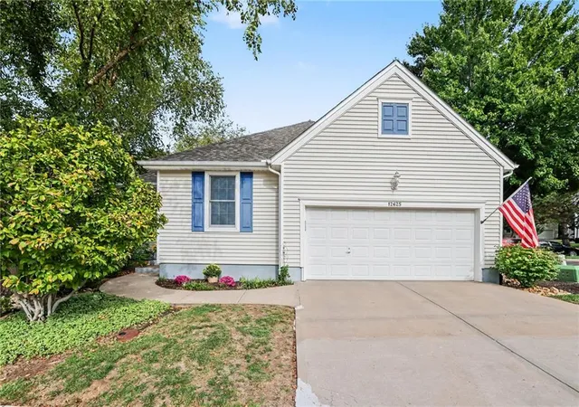 Photo 2 of Sale Pending at 12625 Hauser St, Overland Park, KS 66213 | MLS# 2641557 | Listing updated on 2026-09-28
