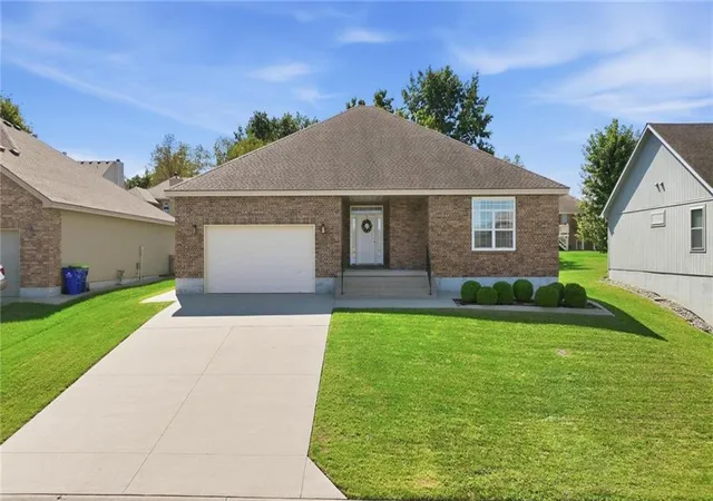 Photo 2 of Single family home for sale at 3904 Sw Briarwood Oaks Dr, Blue Springs, MO 64015 | MLS# 2641562 | Listing updated on 2026-10-06