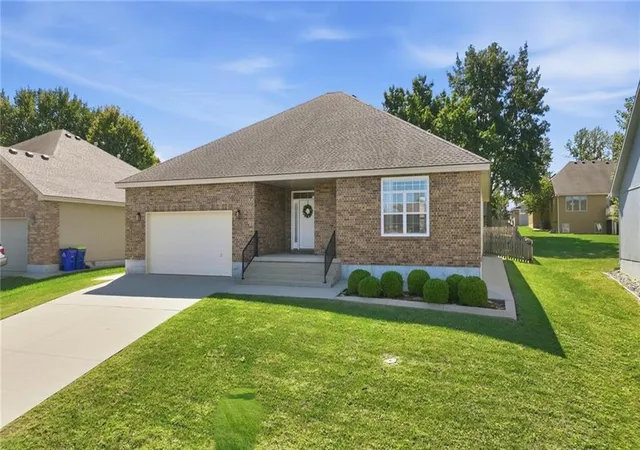 Photo 3 of Single family home for sale at 3904 Sw Briarwood Oaks Dr, Blue Springs, MO 64015 | MLS# 2641562 | Listing updated on 2026-10-06
