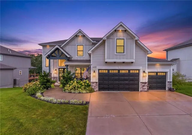 Photo 2 of Single family home for sale at 14670 Thousand Oaks Pl, Kansas City, MO 64152 | MLS# 2641581 | Listing updated on 2026-09-19