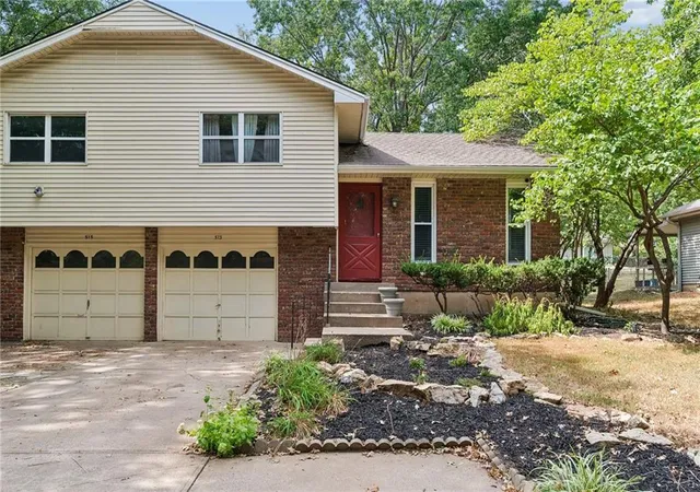 Photo 2 of Multi family home for sale at 513 S Cardinal Dr, Olathe, KS 66062 | MLS# 2641582 | Listing updated on 2026-09-26