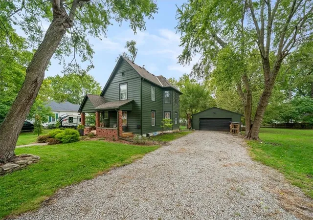 Photo 3 of Single family home for sale at 579 E Loula St, Olathe, KS 66061 | MLS# 2641585 | Listing updated on 2026-10-09