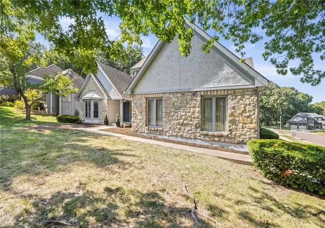 Photo 3 of Single family home for sale at 10546 Westgate St, Lenexa, KS 66215 | MLS# 2641610 | Listing updated on 2026-09-22
