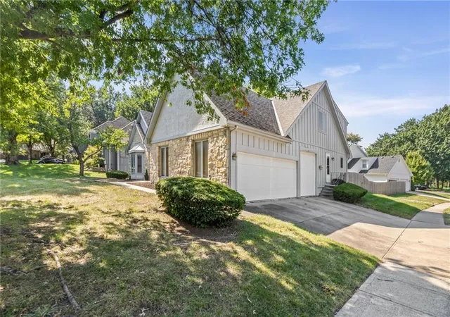 Photo 3 of Single family home for sale at 10546 Westgate St, Lenexa, KS 66215 | MLS# 2641610 | Listing updated on 2026-09-22