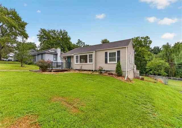 Photo 2 of Single family home for sale at 809 E 83rd Street, Kansas City, MO 64131 | MLS# 2641612 | Listing updated on 2026-09-13