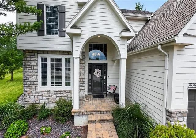 Photo 2 of Single family home for sale at 2929 Lewis Cir, Lee's Summit, MO 64081 | MLS# 2641614 | Listing updated on 2026-09-17