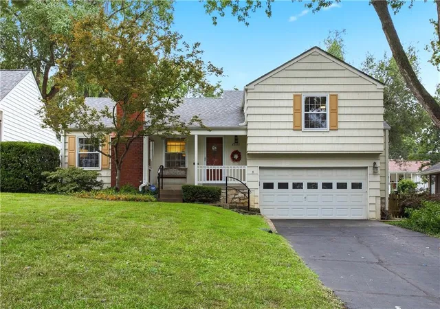 Photo 3 of Sale Pending at 2805 W 73 Street, Prairie Village, KS 66208 | MLS# 2641625 | Listing updated on 2026-10-03