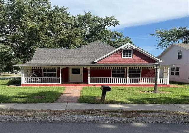 Photo 1 of Sale Pending at 302 16th Street, Blue Springs, MO 64015 | MLS# 2641630 | Listing updated on 2026-09-13