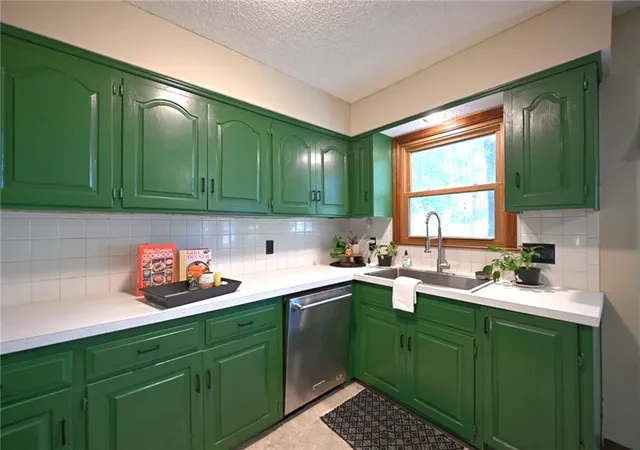 Photo 3 of Sale Pending at 5527 Westgate St, Shawnee, KS 66216 | MLS# 2641637 | Listing updated on 2026-09-28