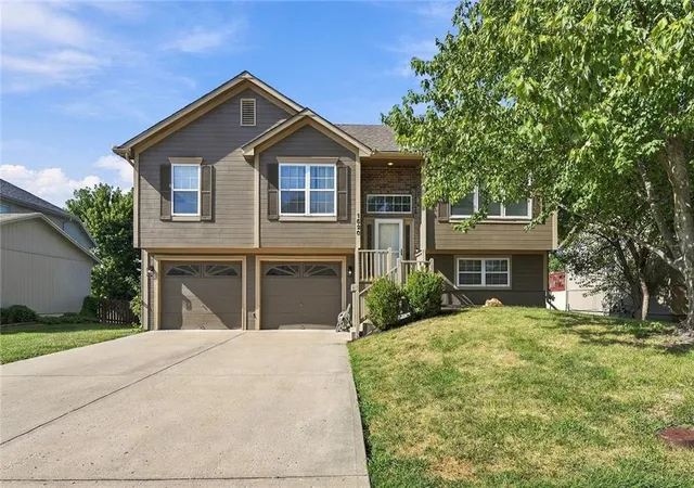Photo 1 of Single family home for sale at 1520 Se 11th Street, Lees Summit, MO 64081 | MLS# 2641640 | Listing updated on 2026-09-17