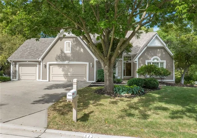 Photo 1 of Single family home for sale at 512 Pinewood Dr, Saint Joseph, MO 64506 | MLS# 2641647 | Listing updated on 2026-09-18