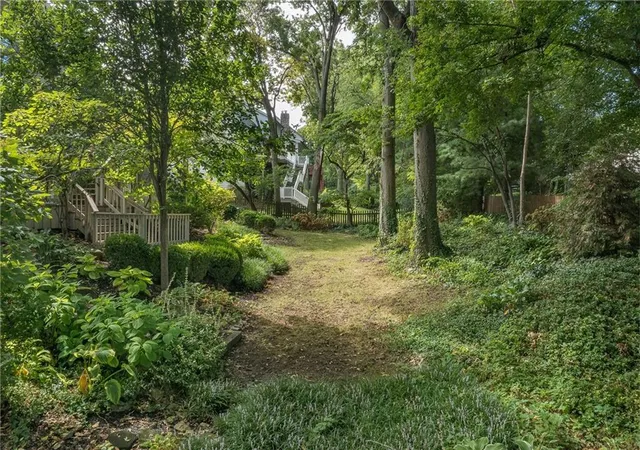 Photo 4 of Single family home for sale at 512 Pinewood Dr, Saint Joseph, MO 64506 | MLS# 2641647 | Listing updated on 2026-09-18