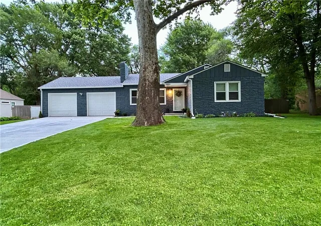 Photo 1 of Single family home for sale at 7601 Hemlock St, Overland Park, KS 66204 | MLS# 2641648 | Listing updated on 2026-10-01