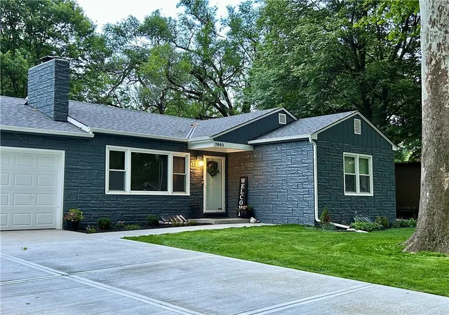 Photo 2 of Single family home for sale at 7601 Hemlock St, Overland Park, KS 66204 | MLS# 2641648 | Listing updated on 2026-10-01