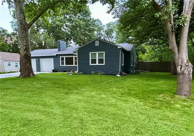 Photo 3 of Single family home for sale at 7601 Hemlock St, Overland Park, KS 66204 | MLS# 2641648 | Listing updated on 2026-10-01