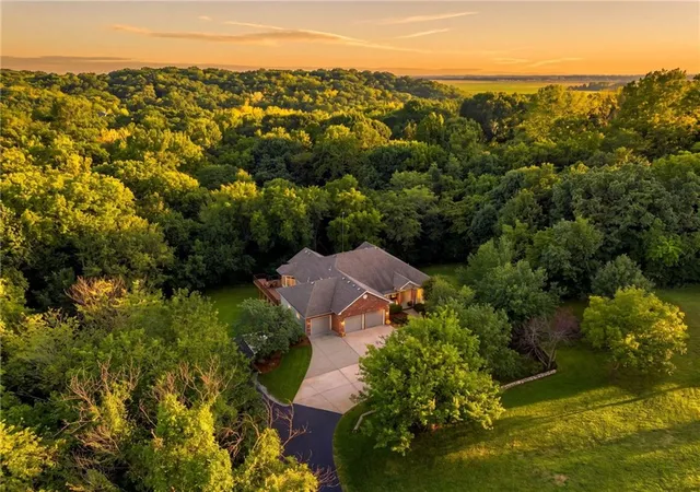 Photo 2 of Sale Pending at 8615 Nw Baker Rd Cir, Kansas City, MO 64153 | MLS# 2641652 | Listing updated on 2026-10-04