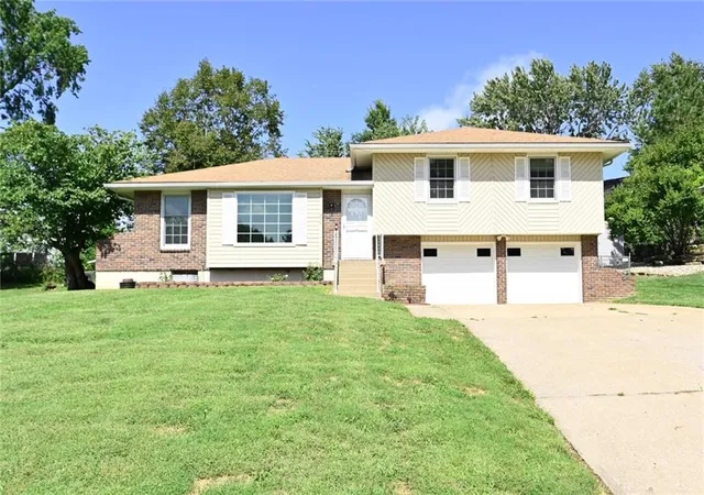 Photo 1 of Single family home for sale at 520 Thomas Dr, Platte City, MO 64079 | MLS# 2641663 | Listing updated on 2026-09-18