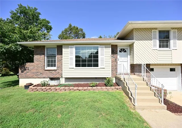 Photo 3 of Single family home for sale at 520 Thomas Dr, Platte City, MO 64079 | MLS# 2641663 | Listing updated on 2026-09-18