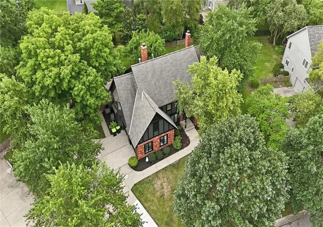 Photo 1 of Single family home for sale at 3353 W 129th Terrace, Leawood, KS 66209 | MLS# 2641667 | Listing updated on 2026-09-12