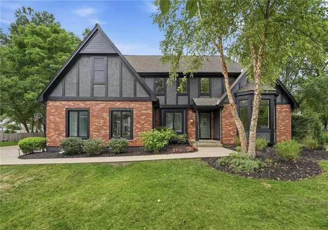 Photo 2 of Single family home for sale at 3353 W 129th Terrace, Leawood, KS 66209 | MLS# 2641667 | Listing updated on 2026-09-12