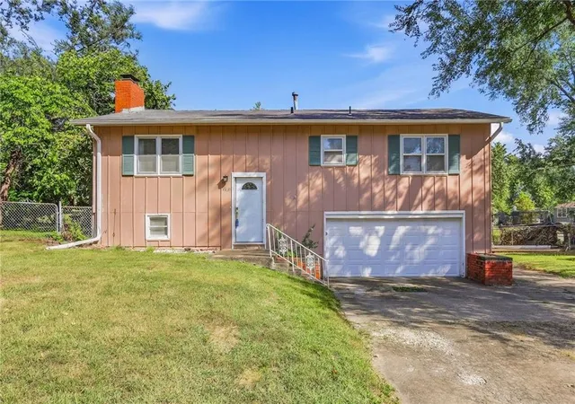 Single family home for sale at 4831 Reeder St, Shawnee, KS 66203 | MLS# 2641670