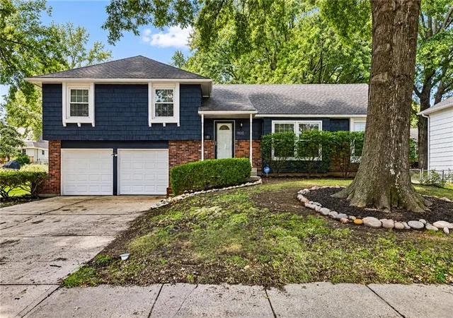 Photo 1 of Sale Pending at 9800 Walmer St, Overland Park, KS 66212 | MLS# 2641686 | Listing updated on 2026-09-21