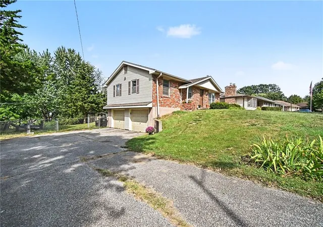 Photo 3 of Single family home for sale at 18104 E 27th Terrace S, Independence, MO 64057 | MLS# 2641688 | Listing updated on 2026-10-06