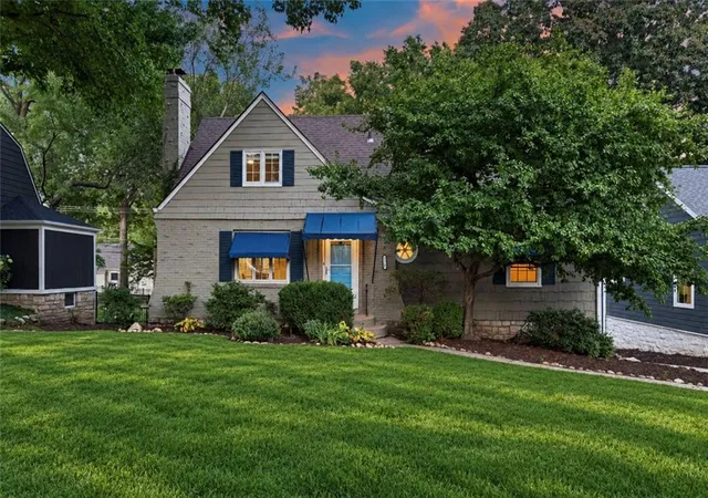 Photo 2 of Single family home for sale at 5315 Norwood St, Fairway, KS 66205 | MLS# 2641689 | Listing updated on 2026-10-23