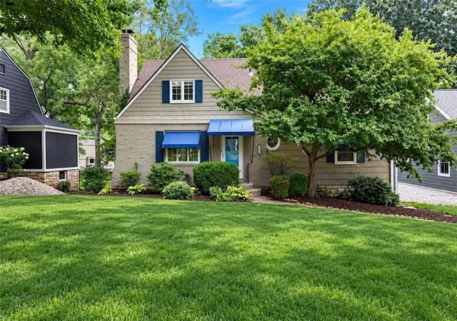 Single family home for sale at 5315 Norwood St, Fairway, KS 66205 | MLS# 2641689